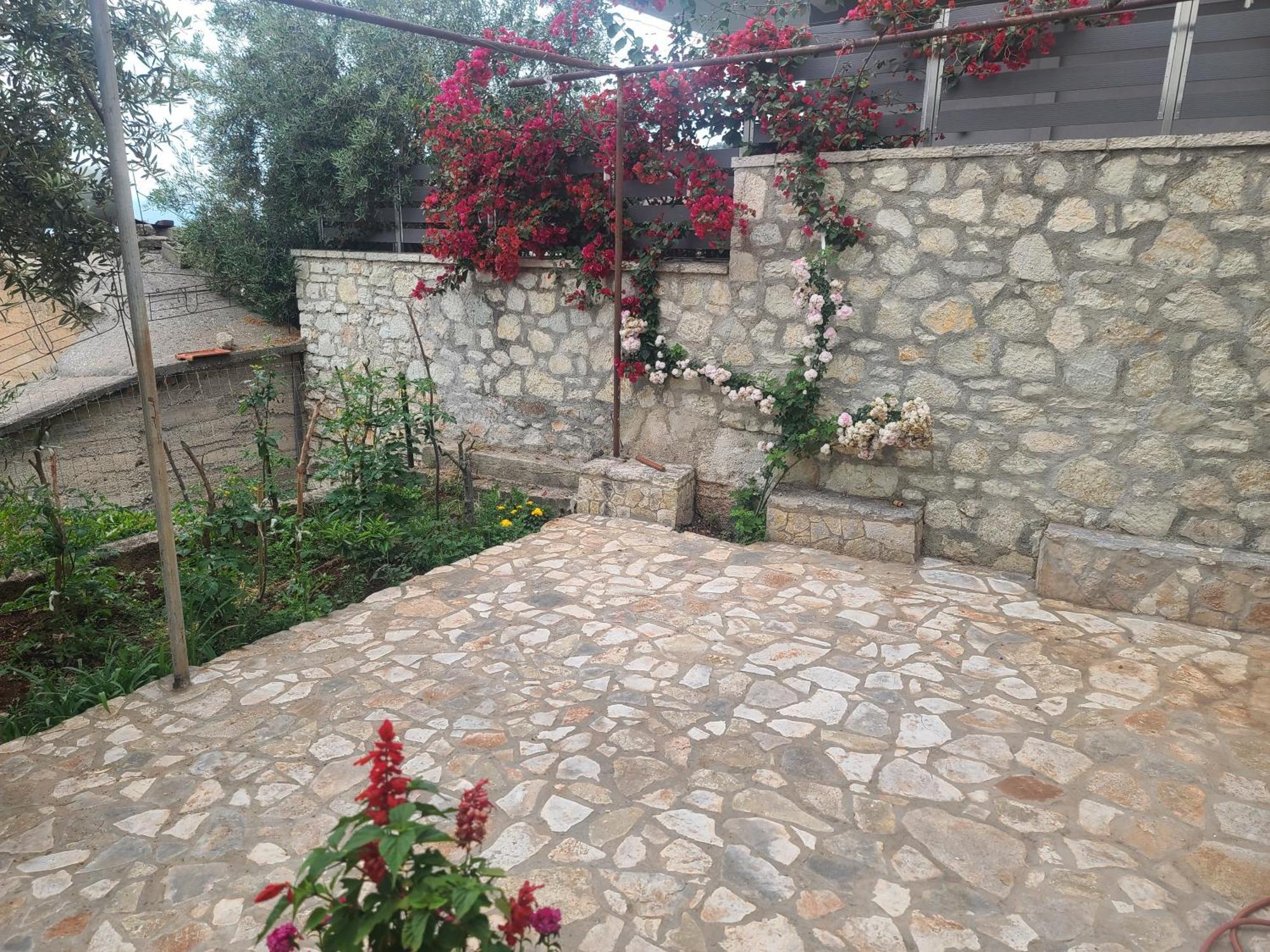 Hillside Garden Apartament Sarandë Quarto foto